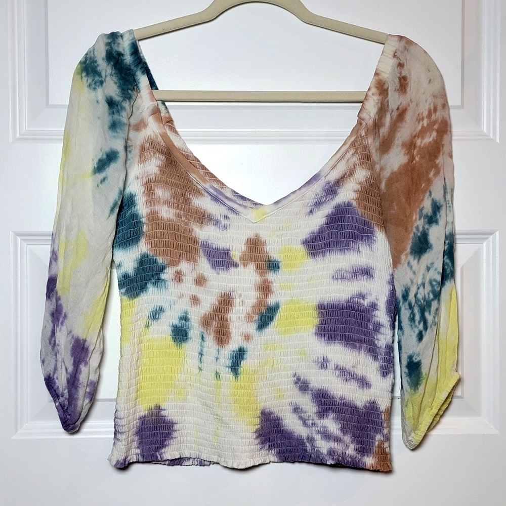 CHASER Smocked Double V Peasant Crop Top in Tie Dye Sz M